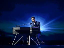 Duncan Laurence tijdens de eerste repetitie in Tel Aviv (foto: Eurovision.tv/ Thomas Hanses)