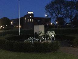 De verlichting van het oorlogsmonument is kapot.