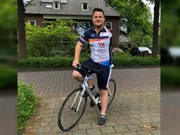 Thijs Kroezen op zijn racefiets (foto: Floyd Aanen)