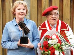 Cindy van der Putten is super blij met de prijs. (Foto: Brabants Asperge Genootschap)