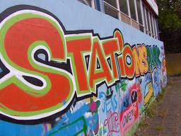 Het station in Deurne is onder meer aangekleed met muurschilderingen
