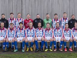 Het eerste elftal van JEKA speelt een interland. (Foto: JEKA)