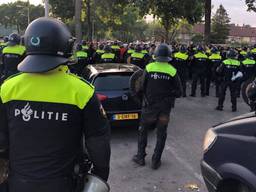 Politie in actie tijdens rellen in Eindhoven (archieffoto)