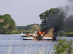 Het vuur werd rond kwart over tien ontdekt. (Foto: SK-Media)