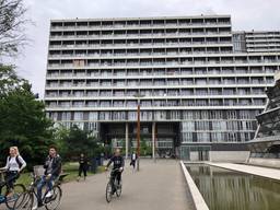 92 bewoners van de studentenflat aan het Professor de Moorplein in Tilburg eisen samen 138.000 euro van WonenBreburg na overlast van een verbouwing.