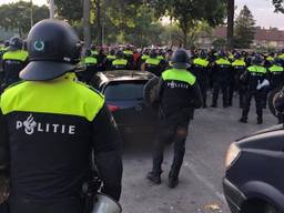 Eind mei moest de politie flink aan de bak toen tegendemonstranten voor onrust zorgden. (Foto: René van Hoof)