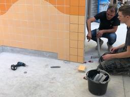 Instructeur Marcel van den Berkenmortel met zijn pupil Daan.