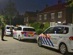 De politie doet onderzoek bij het huis aan de Docfastraat. (Foto: Jack Brekelmans)