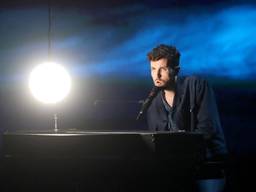 Duncan Laurence zingt 'Arcade'. (foto: ANP)