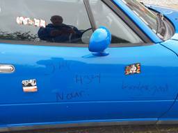 De auto van Stef is beklad. (Foto: Stef Driesse)