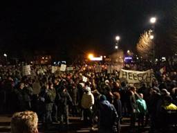 Duizend mensen demonstreerden tegen de komst van het azc. (Foto: Marrie Meeuwsen)