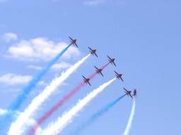 De Red Arrows in actie op de Luchtmachtdagen.