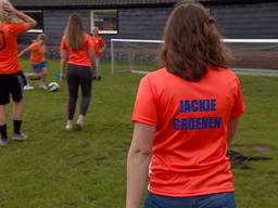 Annemieke (10) is groot fan van Jackie Groenen. (beeld: Jan Waalen)