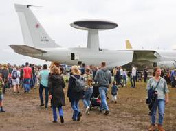 Veel belangstelling voor de Luchtmachtdagen in Volkel. (Foto: Karin Kamp)