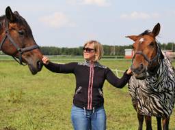 Martine en haar paarden Lady Macbeth en Trouble. (Foto: Karin Kamp)