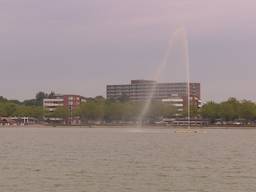 De fontein in de Binnenschelde is stilgelegd na onrust over blauwalg. (foto: Erik Peeters)