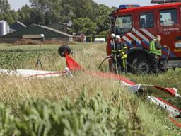 Het gecrashte vliegtuigje bij Oudemolen Foto: Joey Bremer / MediaTV