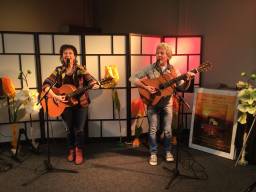 Lya de Haas en Hennie Korsten. (Foto: Omroep Brabant)