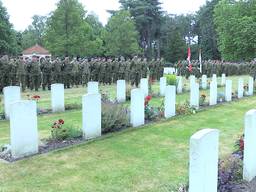 Canadese soldaten eren hun gevallen landgenoten in Bergen op Zoom