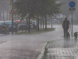Stortregen in Eindhoven. (Foto: Sem van Rijssel/SQ Vision Mediaprodukties).