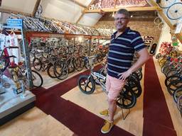 Mike Janssen in zijn BMX-museum in Megen (foto: Collin Beijk)