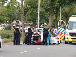 De man werd met pepperspray onder controle gebracht. (Foto: Perry Roovers / SQ Vision Mediaprodukties)