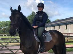 Kim Emmen en haar paard Delvaux (foto: Floyd Aanen)