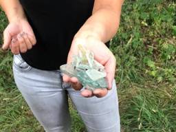 Het Cromvoirtsepad in Vught lag vol met glas (Foto: Joël van Boxtel).