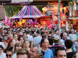 Het is volle bak op Roze Maandag (foto: Lobke Kapteijns).