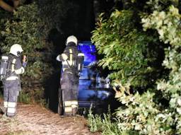 Het busje met drugsafval was in de bosjes geparkeerd. (Foto: Toby de Kort)