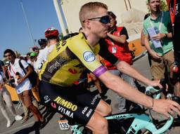 Steven van Kruijswijk tijdens de Vuelta in 2019 toen hij ook moest opgeven. (Foto: archief)