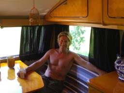 René Schuurmans in zijn caravan (Foto: René Schuurmans).