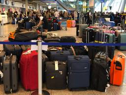 Weer vertraging op Eindhoven Airport. (Foto: Imke van de Laar)