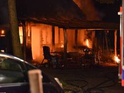 Bij de brand zijn twee kinderen om het leven gekomen. (Foto: Perry Roovers, SQ Vision)