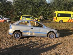 De auto waarmee op het publiek werd ingereden. (Foto: Imke van de Laar)