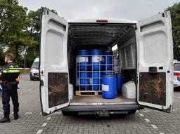 Het busje met de vaten. (Foto: Toby de Kort/De Kort Media)