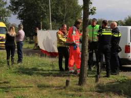 De bestuurder van de motor is overleden. (foto: Harrie Grijseels/SQ Vision Mediaprodukties)