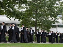 De start van een academisch jaar gaat in Tilburg én Eindhoven gepaard met een cortège, ofwel een plechtige optocht van hoogleraren (foto: Tilburg University).
