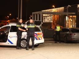 Onderzoek op parkeerplaats Streepland. (Foto: Wesley Rijnhout/SQ Vision)