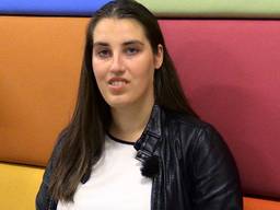 Maaike had niemand meer en zat jarenlang elk weekend 'thuis voor de buis'