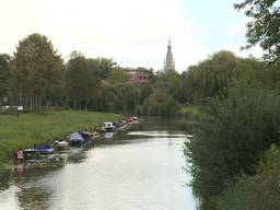 Bootjes in de Aa of Weerijs in Breda. (foto: Raoul Cartens)