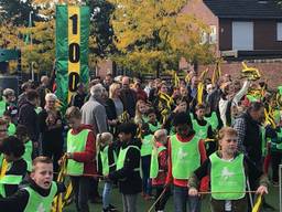 Ook voor de schoolkinderen was het feest. (Foto: Tonnie Vossen)