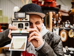 Bij vintage hoort een Polaroid, ook al is 'ie stuk. (Foto's: Jesse van Kalmthout)