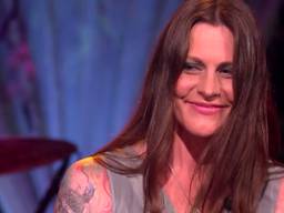 Floor Jansen bij De Beste Zangers van Nederland (beeld: AVROTROS).