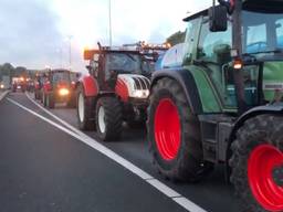 Tractoren op de snelweg.