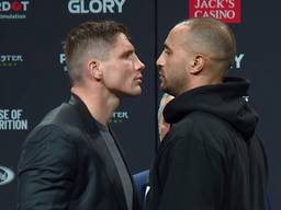 Rico Verhoeven en Badr Hari tijdens de staredown (foto: Omroep Brabant).