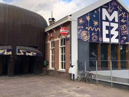 De Mezz in Breda, met rechts het café en links de zaal.