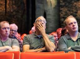 Boeren bij het stikstofdebat in het provinciehuis in Den Bosch. (Foto: ANP)