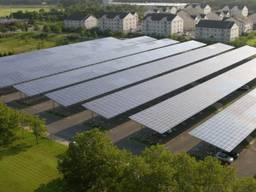 Een algemene impressie van de carports met zonnepanelen (Foto: Blue Oak Energy).