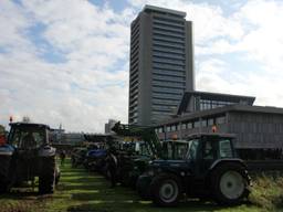 Boeren bij het provinciehuis. (Foto: Dirk Verhoeven)